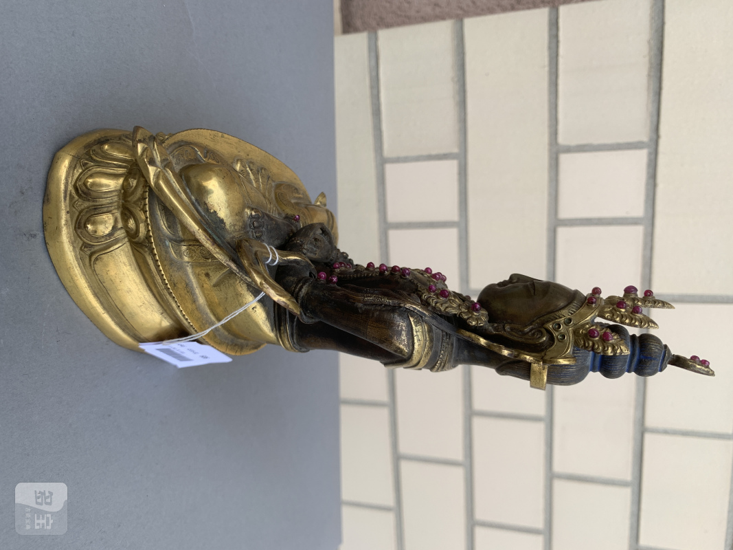 A part-gilt copper repoussé figure of Amitayus with glass and stone inlays - 图7